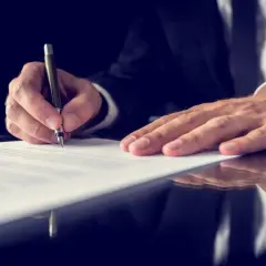 Dowiedz się kto dziedziczy gdy nie ma dzieci: zasady dziedziczenia po mężu bez dzieci i szczegóły zachówku po babci