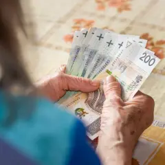 Ile naprawdę można zarobić będąc na rencie? Poznaj aktualne limity ZUS