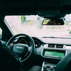 Zarobki kierowców Uber - poznaj realne stawki i koszty w Polsce