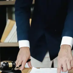 Kto dziedziczy po osobie niezamężnej, bezdzietnej oraz po bezdzietnym bracie kawalerze?