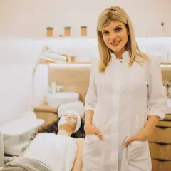 Realne zarobki w salonie kosmetycznym: poznaj koszty i zyski z biznesu