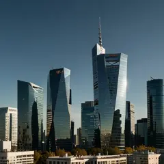 Praca w korporacji w Warszawie: 5 szans i 3 pułapki na 2025 rok
