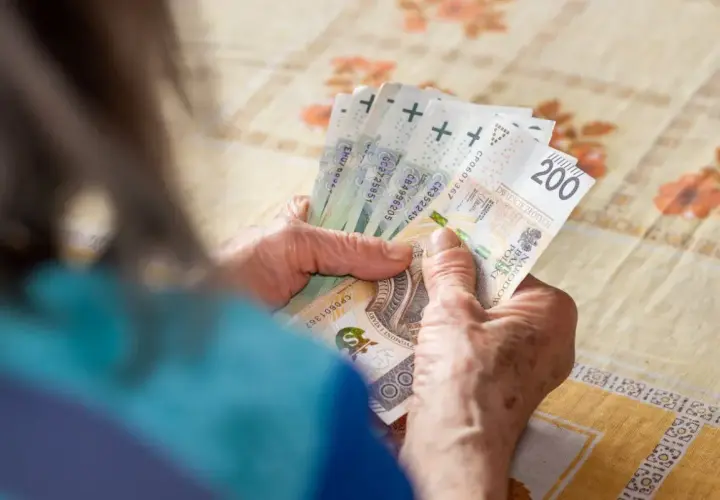 Ile naprawdę można zarobić będąc na rencie? Poznaj aktualne limity ZUS