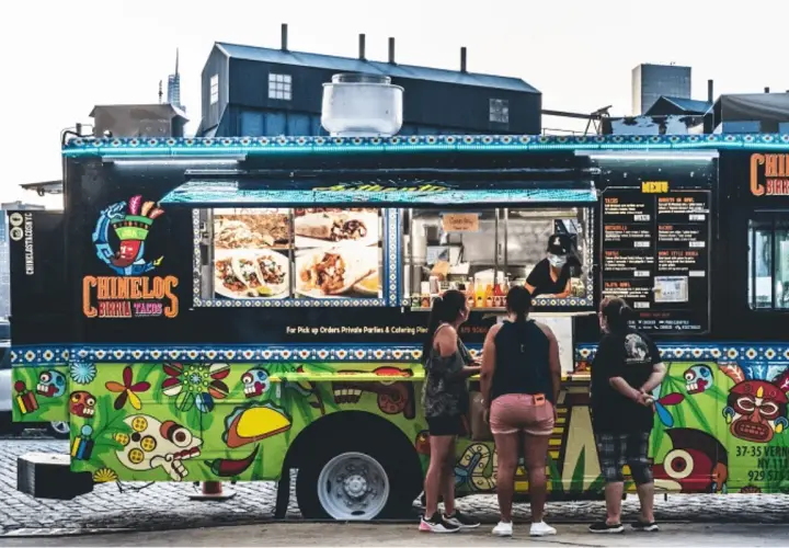 Ile można zarobić na food trucku? Poznaj realne zyski i koszty biznesu
