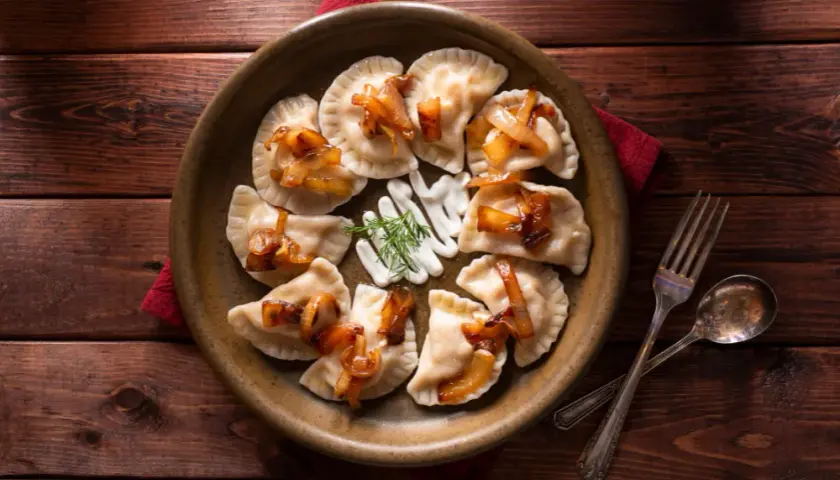 Zarobki w pierogarni: poznaj realne zyski z własnego biznesu gastronomicznego