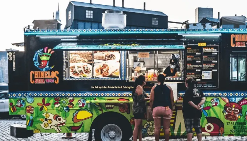 Ile można zarobić na food trucku? Poznaj realne zyski i koszty biznesu