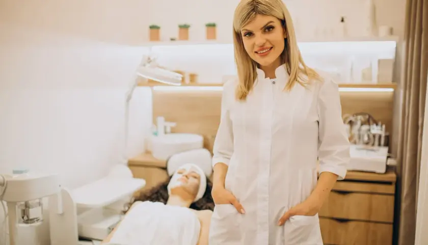 Realne zarobki w salonie kosmetycznym: poznaj koszty i zyski z biznesu