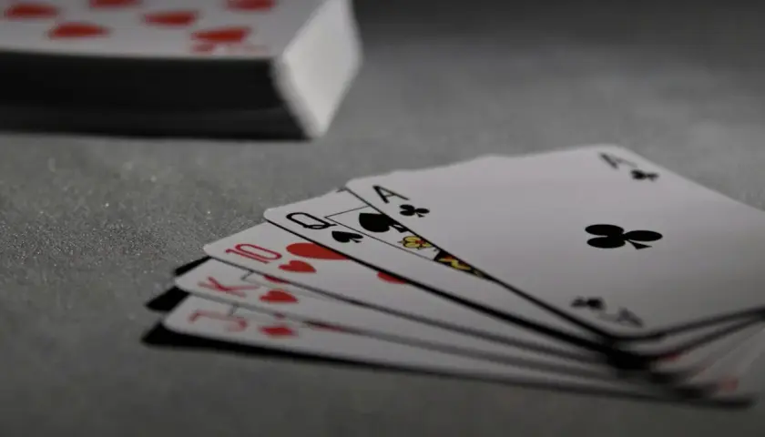 Najlepsze gry karciane dla początkujących graczy online